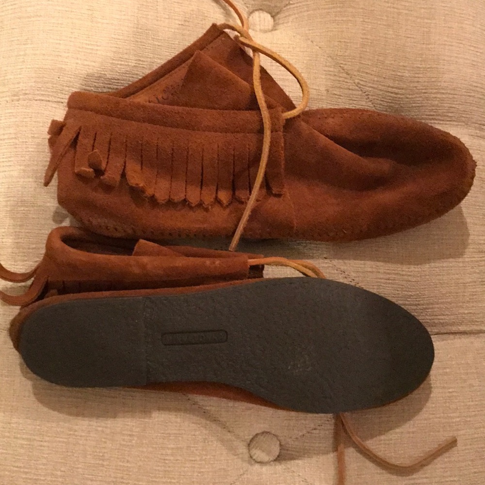 Minnetonka fringed moccasins